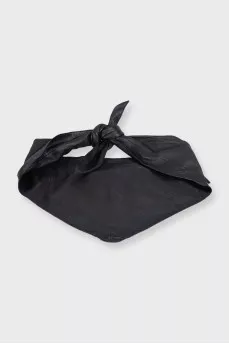 Leather triangle bag with zipper