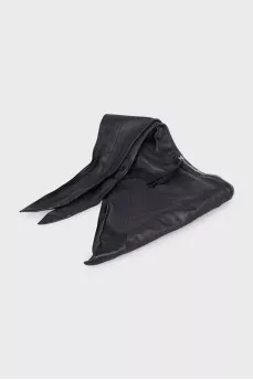 Leather triangle bag with zipper