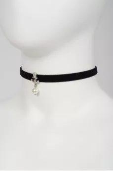 Velvet chocker with a silver anchor