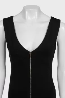 Fitted sleeveless dress with a back zip