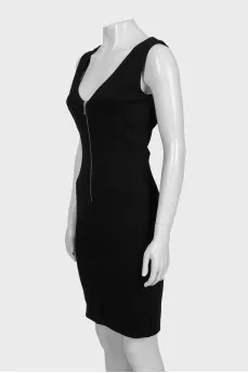 Fitted sleeveless dress with a back zip