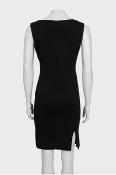 Fitted sleeveless dress with a back zip