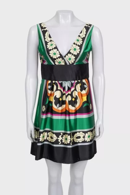Sleeveless silk dress with V-neck