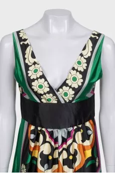 Sleeveless silk dress with V-neck