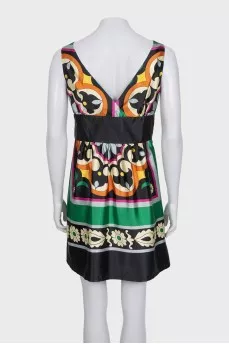 Sleeveless silk dress with V-neck