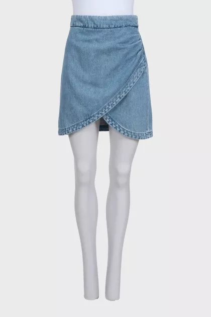 Blue denim skirt with a zipper