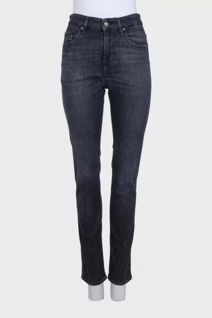 Men's mid-rise straight-leg jeans