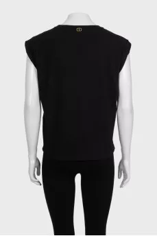 Black straight-cut T-shirt with embroidery
