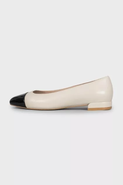 Two-tone patent toe ballet flats