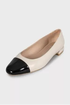 Two-tone patent toe ballet flats