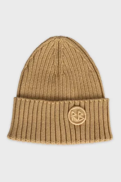 Beige hat decorated with branded embroidery
