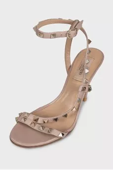 Бежевые босоножки Rockstud из кожи