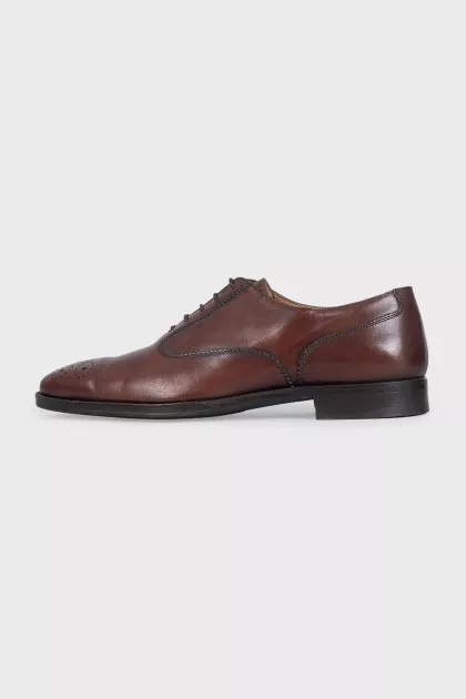 Men's brown leather shoes with perforated toes
