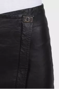 Black leather skirt with a silver zipper