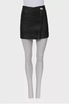 Black leather skirt with a silver zipper