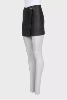 Black leather skirt with a silver zipper
