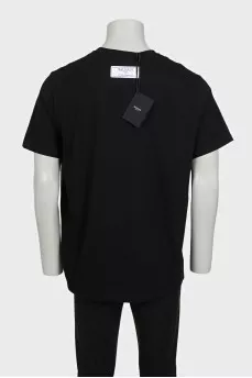 Men's black printed t-shirt with tag