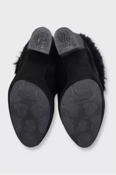 Suede ankle boots insulated with fur