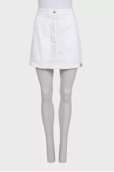 Denim skirt with a zipper and patch pockets