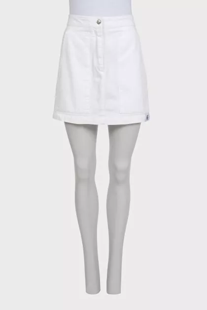 Denim skirt with a zipper and patch pockets