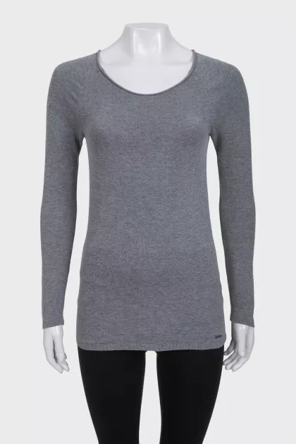 Серый пуловер с круглым вырезом