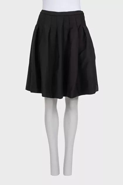 A full skirt made of wool and silk