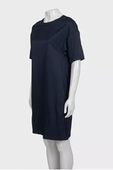 Blue straight-cut dress with short sleeves