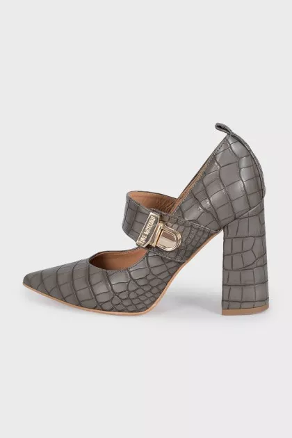 Leather shoes decorated with embossing with a bridge