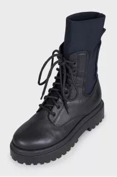 Leather boots with elastic laces