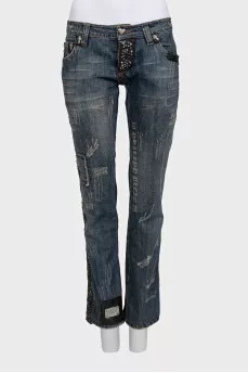 Blue jeans with embellishments on the mid-rise