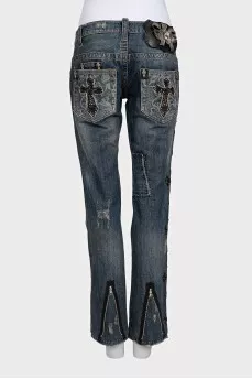 Blue jeans with embellishments on the mid-rise