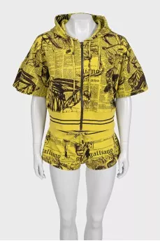 Yellow printed suit with shorts