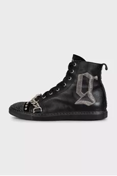 High-top sneakers decorated with embroidery and rhinestones