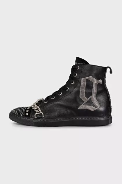 High-top sneakers decorated with embroidery and rhinestones