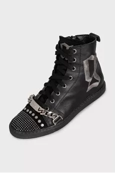 High-top sneakers decorated with embroidery and rhinestones