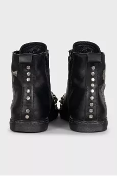 High-top sneakers decorated with embroidery and rhinestones