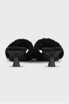 Mules with heels decorated with fur