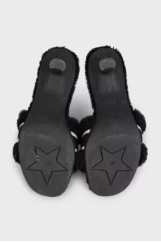 Mules with heels decorated with fur