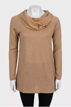 Straight-cut jumper with an accent collar