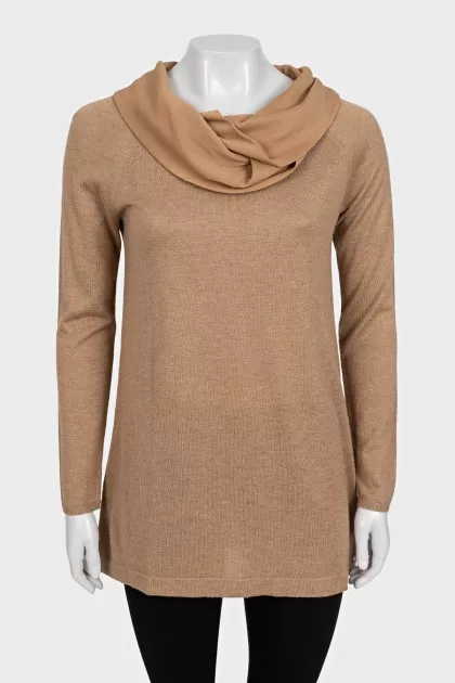 Straight-cut jumper with an accent collar