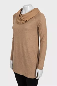 Straight-cut jumper with an accent collar