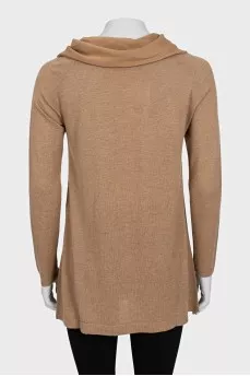 Straight-cut jumper with an accent collar