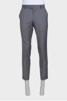 Men's suit with straight trousers made of gray wool