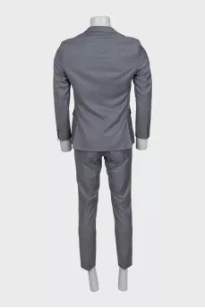 Men's suit with straight trousers made of gray wool