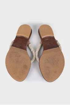 Beige leather flip-flops with a print