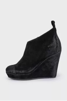 Black suede ankle boots by Valzery