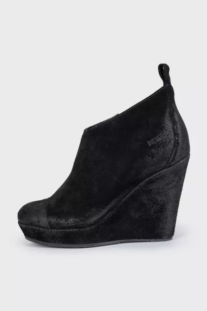 Black suede ankle boots by Valzery