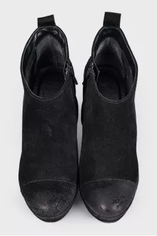 Black suede ankle boots by Valzery
