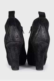 Black suede ankle boots by Valzery