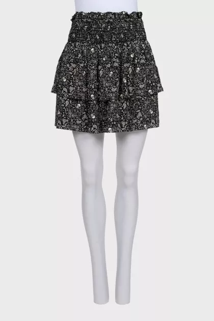 Black fitted skirt with a print